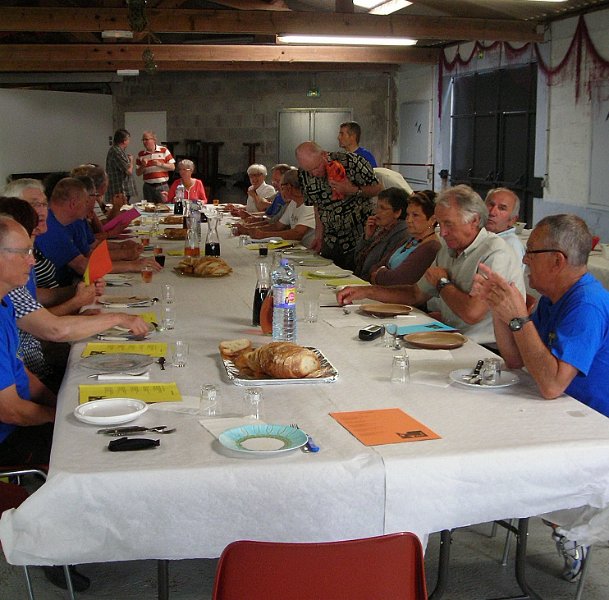 2012-06-27 33 Et maintenant a table.JPG